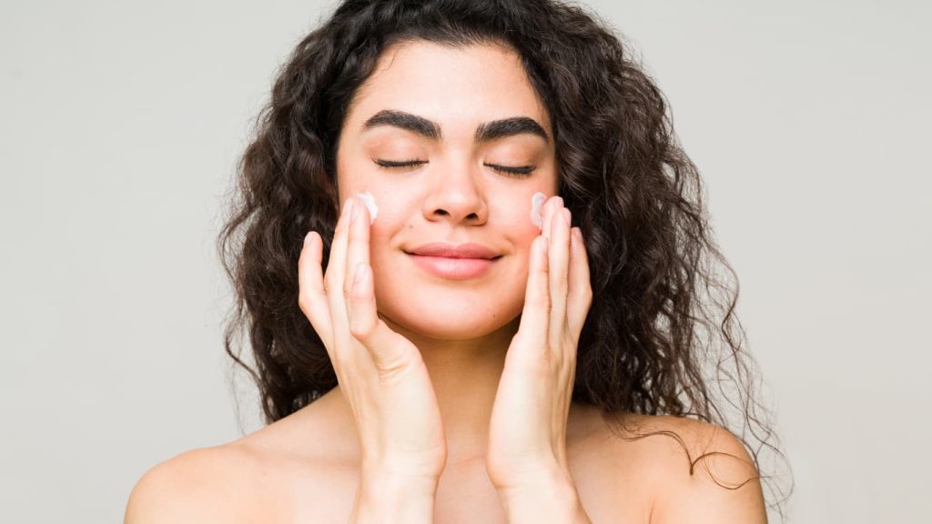 Using Australian gold tinted sunscreen