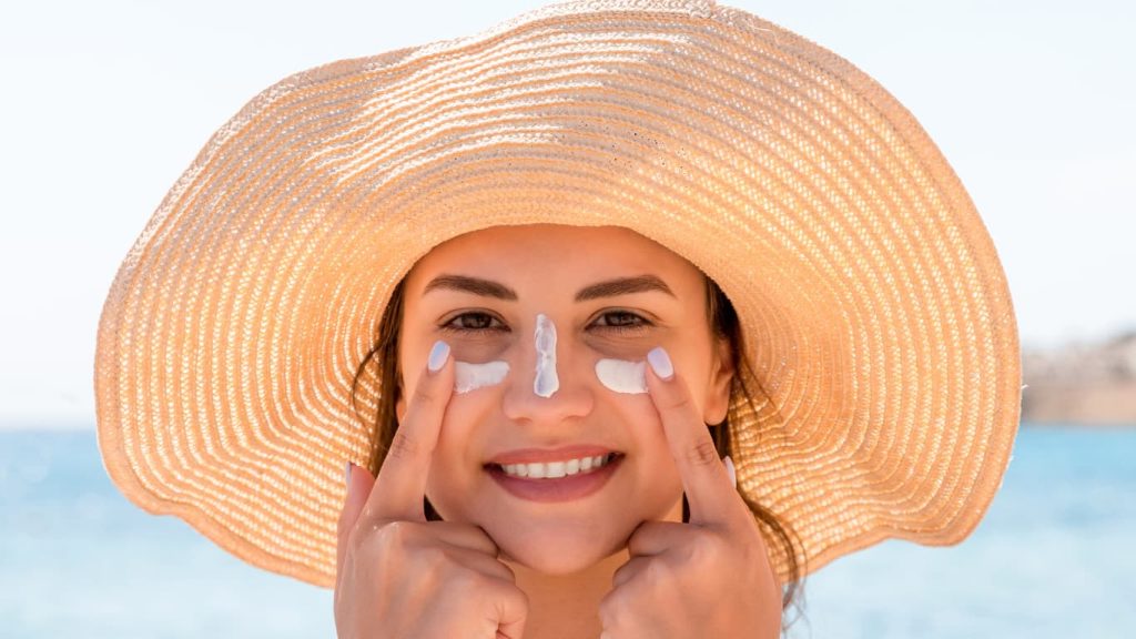 Using Australian gold tinted sunscreen