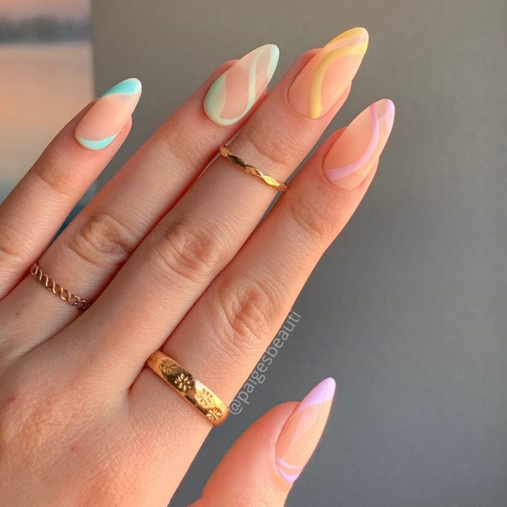 Abstract Swirls nails