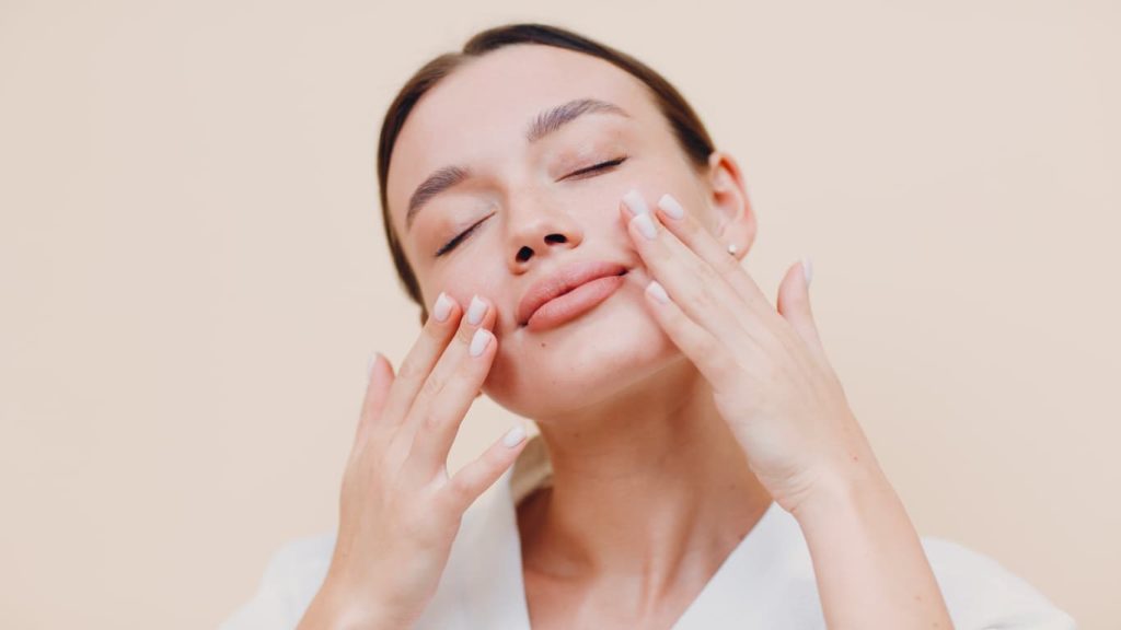 What Is the Difference Between Face Moisturizer and Face Cream